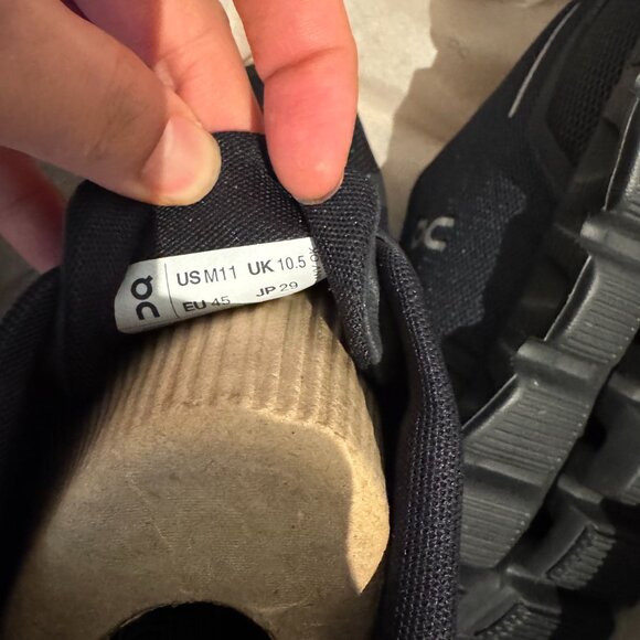 Men's On Running Cloud 5 All Black (M11, New in Box, Never Worn) - Picture 3 of 5